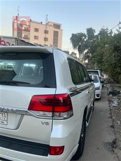 تۆیۆتا لاند کروزەر